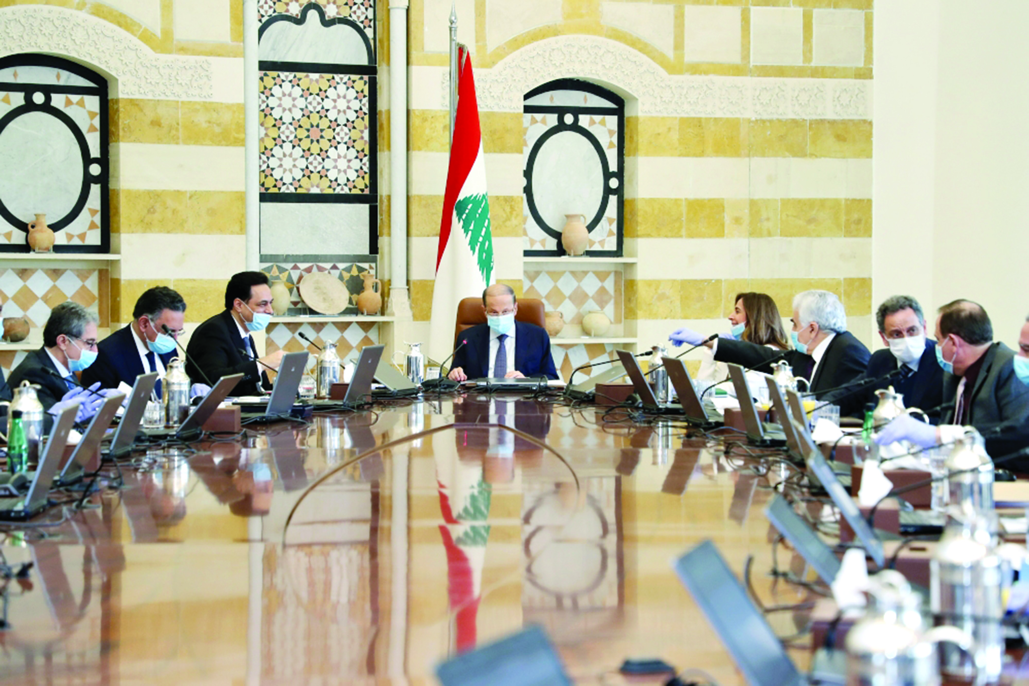 u0627u062cu062au0645u0627u0639 u0628u0640u00bbu0627u0644u0643u0645u0627u0645u0627u062au00bb u0644u0644u062du0643u0648u0645u0629 u0627u0644u0644u0628u0646u0627u0646u064au0629 u0628u0631u0626u0627u0633u0629 u0639u0648u0646 u0641u064a u0642u0635u0631 u0628u0639u0628u062fu0627 u0623u0645u0633t(u0623 u0641 u0628)