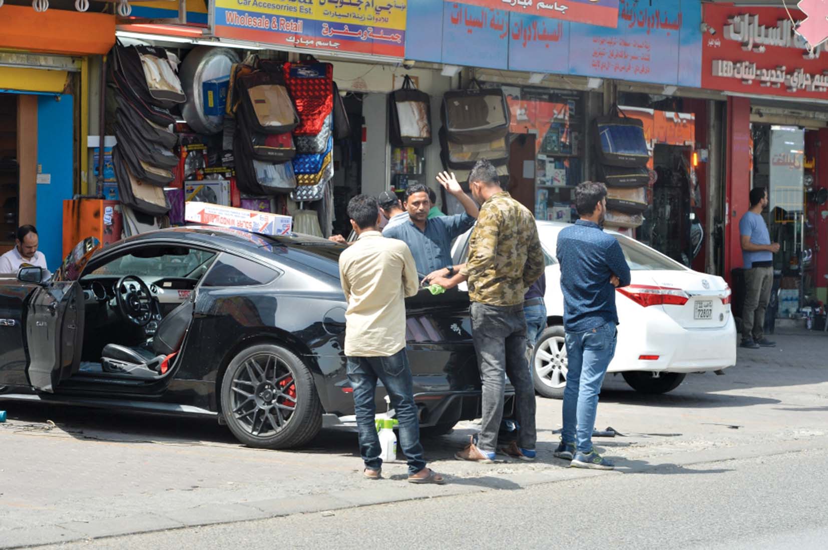 حركة في شارع الزينة 