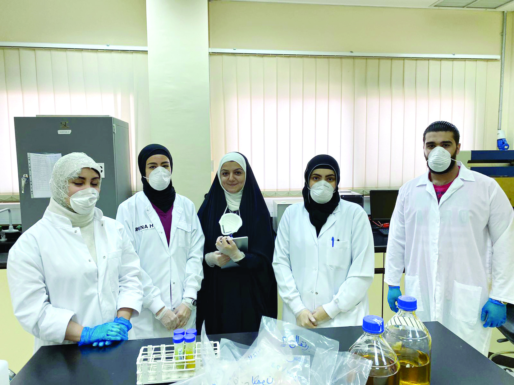 u0627u0644u0645u062au0631u0648u0643 u0645u0639 u0639u062fu062f u0645u0646 u0627u0644u0639u0627u0645u0644u064au0646 u0641u064a u0627u0644u0645u062eu062au0628u0631