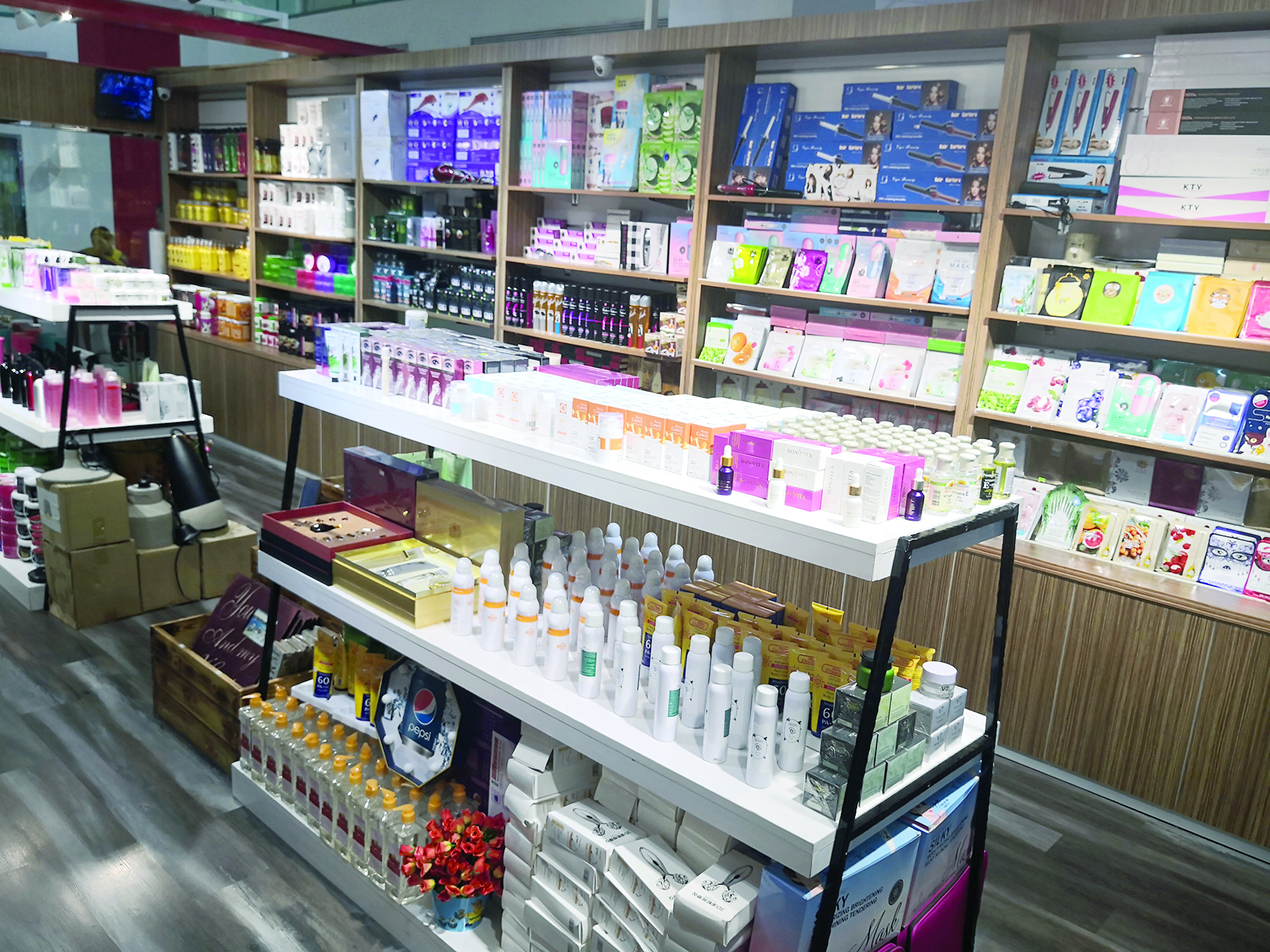 كل ما يطلبه الزبون متوفر صينياً