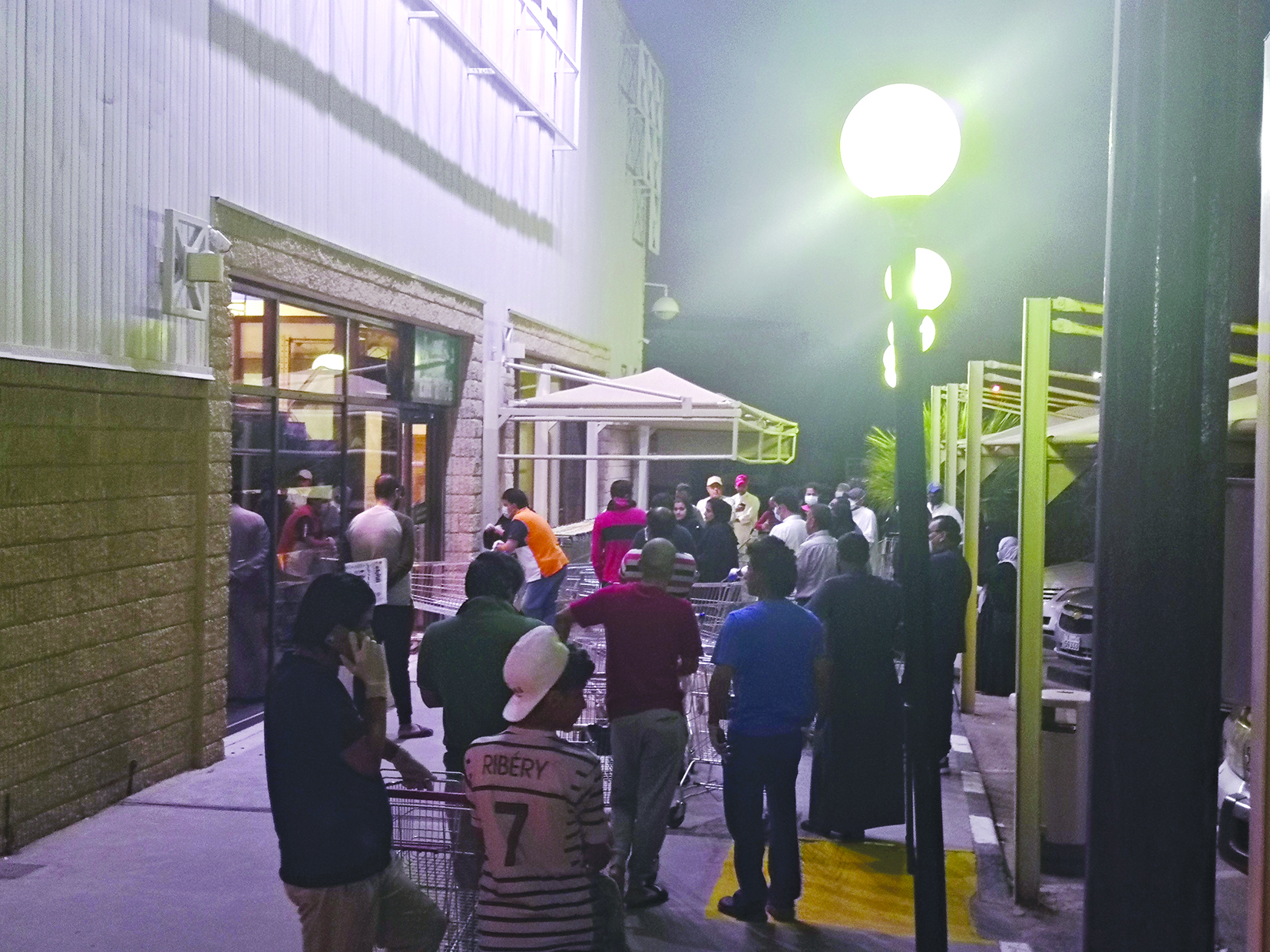 u0637u0627u0628u0648u0631 u0627u0646u062au0638u0627u0631 u0623u0645u0627u0645 u0623u062du062f u0627u0644u0623u0633u0648u0627u0642 u0641u062cu0631u0627u064b