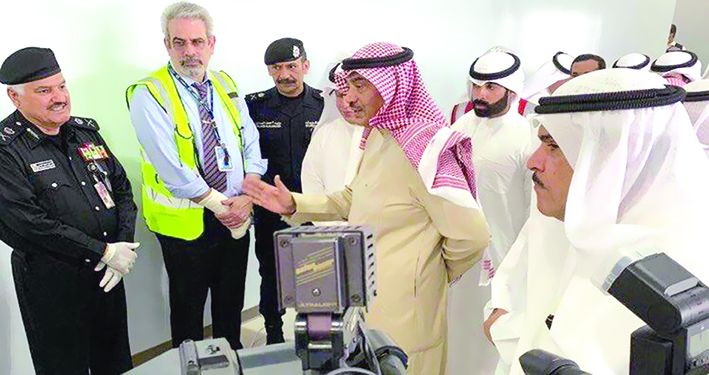 الخالد لدى جولته والحمود في المطار