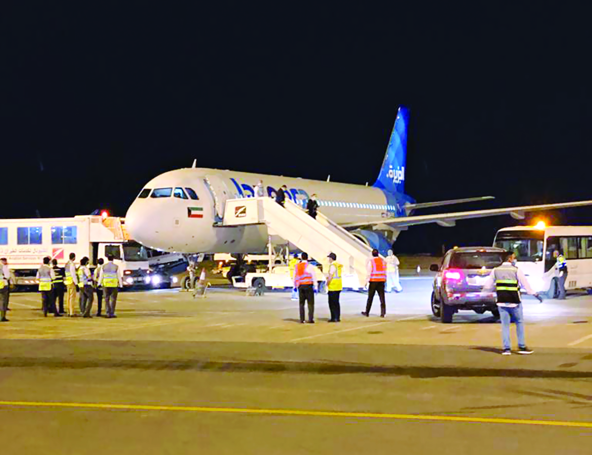 u0637u0627u0626u0631u0629 u00abu0627u0644u062cu0632u064au0631u0629u00bb u0644u062fu0649 u0648u0635u0648u0644u0647u0627 u0645u0633u0627u0621 u0623u0645u0633 u0628u0639u062f u0625u062cu0644u0627u0621 u0645u0648u0627u0637u0646u064au0646 u0645u0646 u0627u0644u0628u062du0631u064au0646