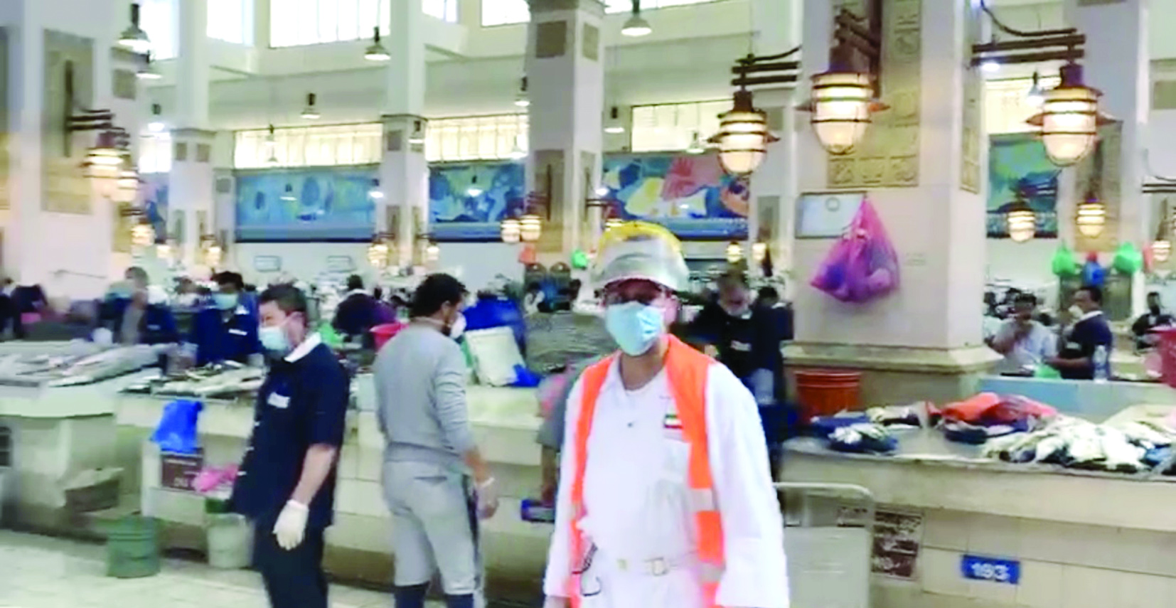 u0628u0639u0636 u0627u0644u0639u0627u0645u0644u064au0646 u0641u064a u0633u0648u0642 u0634u0631u0642 u0623u0645u0633