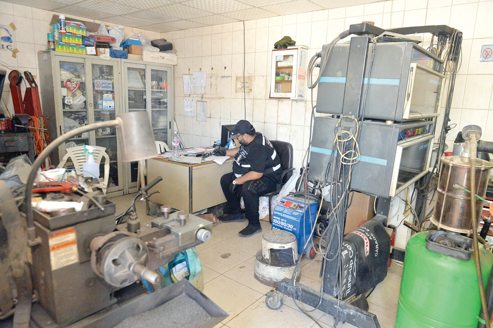 u0645u0641u062au0634 u064au0642u0648u0645 u0628u062au062du0631u064au0631 u0645u062eu0627u0644u0641u0629 u0644u0645u062du0644 u063au064au0631 u0645u0644u062au0632u0645 u0628u0627u0644u0642u0631u0627u0631t(u062au0635u0648u064au0631 u0623u0633u0639u062f u0639u0628u062fu0627u0644u0644u0647)