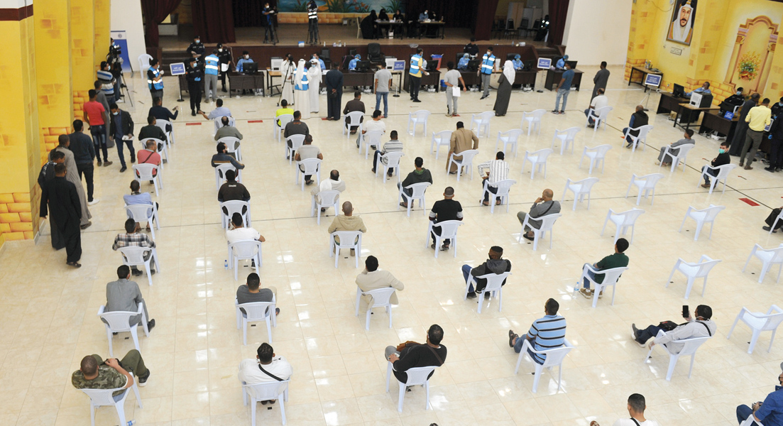 تنظيم داخل صالة المدرسة