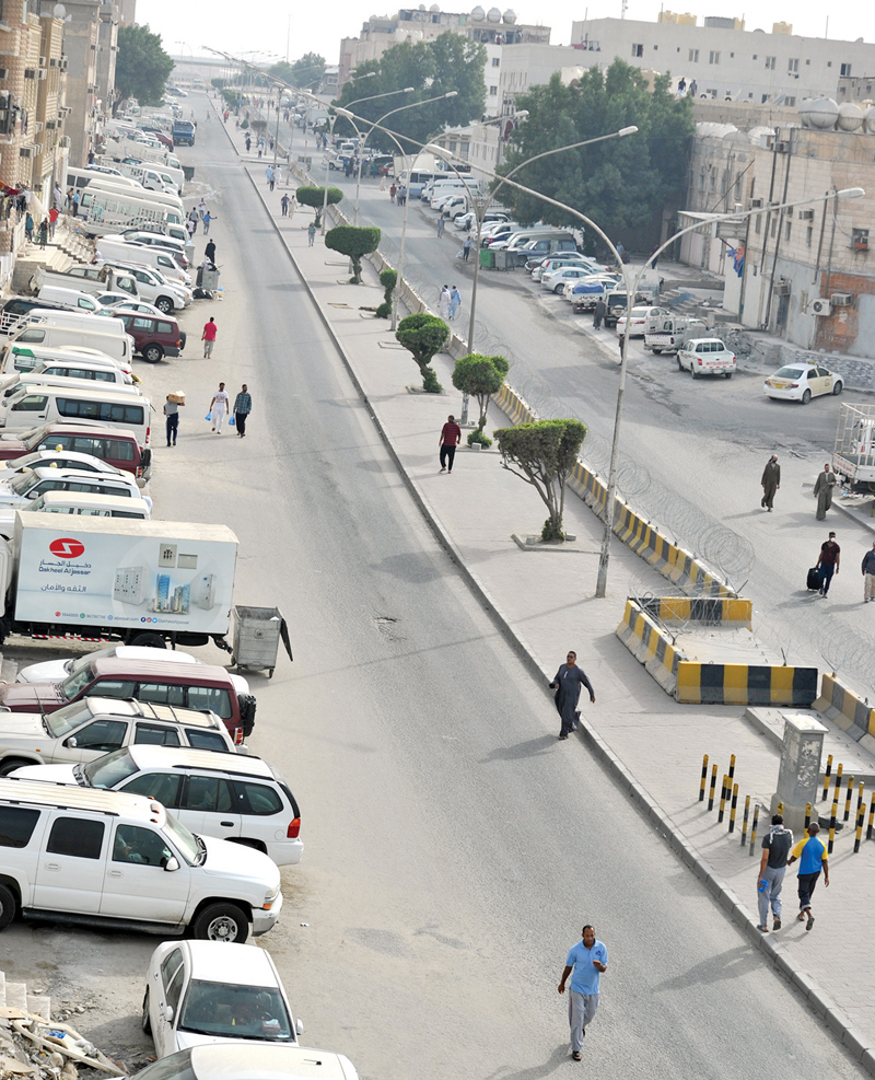 الداخلية والأشغال عملتا على فصل القطع في الجليب	(تصوير سعود سالم)