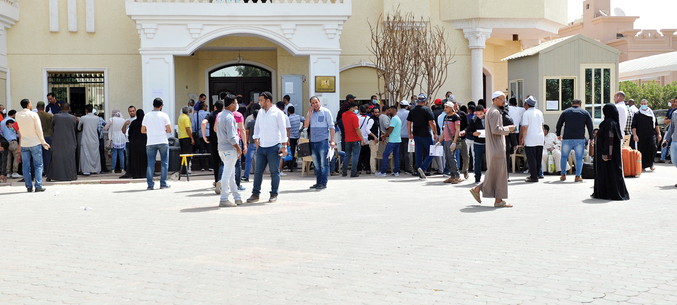 زحمة أمام القنصلية المصرية