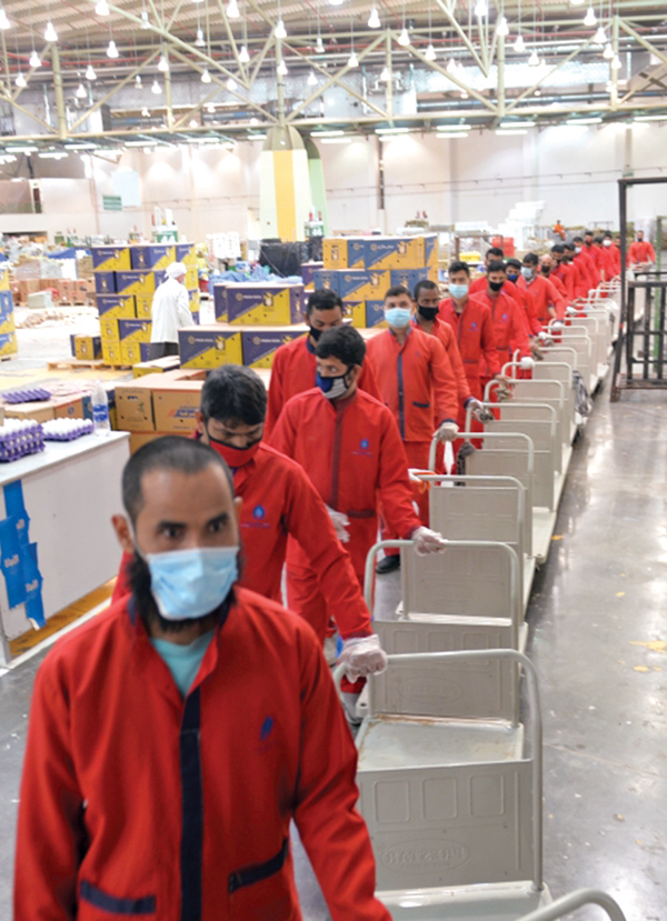 التزام العمال بالإجراءات الاحترازية 