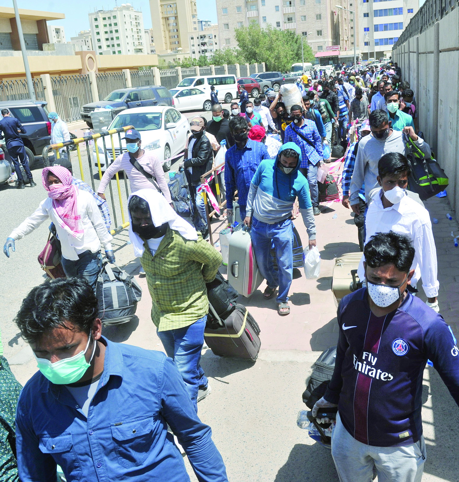 u062cu0645u0648u0639 u0645u0646 u0645u062eu0627u0644u0641u064a u0627u0644u0625u0642u0627u0645u0629 u062au0646u062au0638u0631 u0627u0644u062fu0648u0631                              (u062au0635u0648u064au0631 u0633u0639u0648u062f u0633u0627u0644u0645)