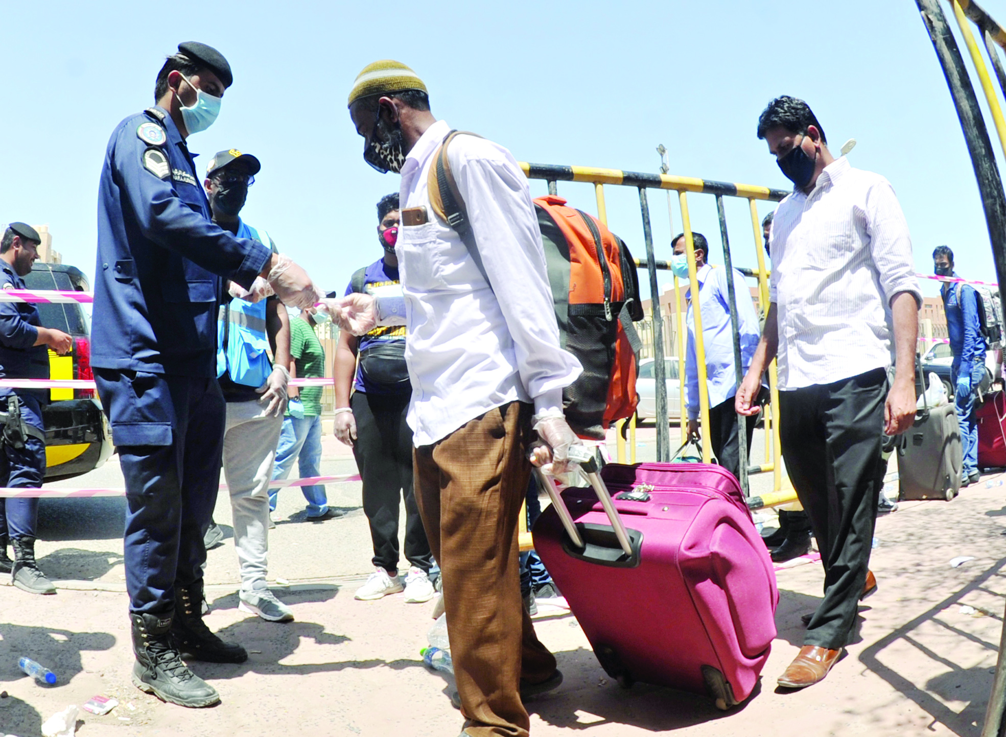 تدقيق على جوازات السفر 