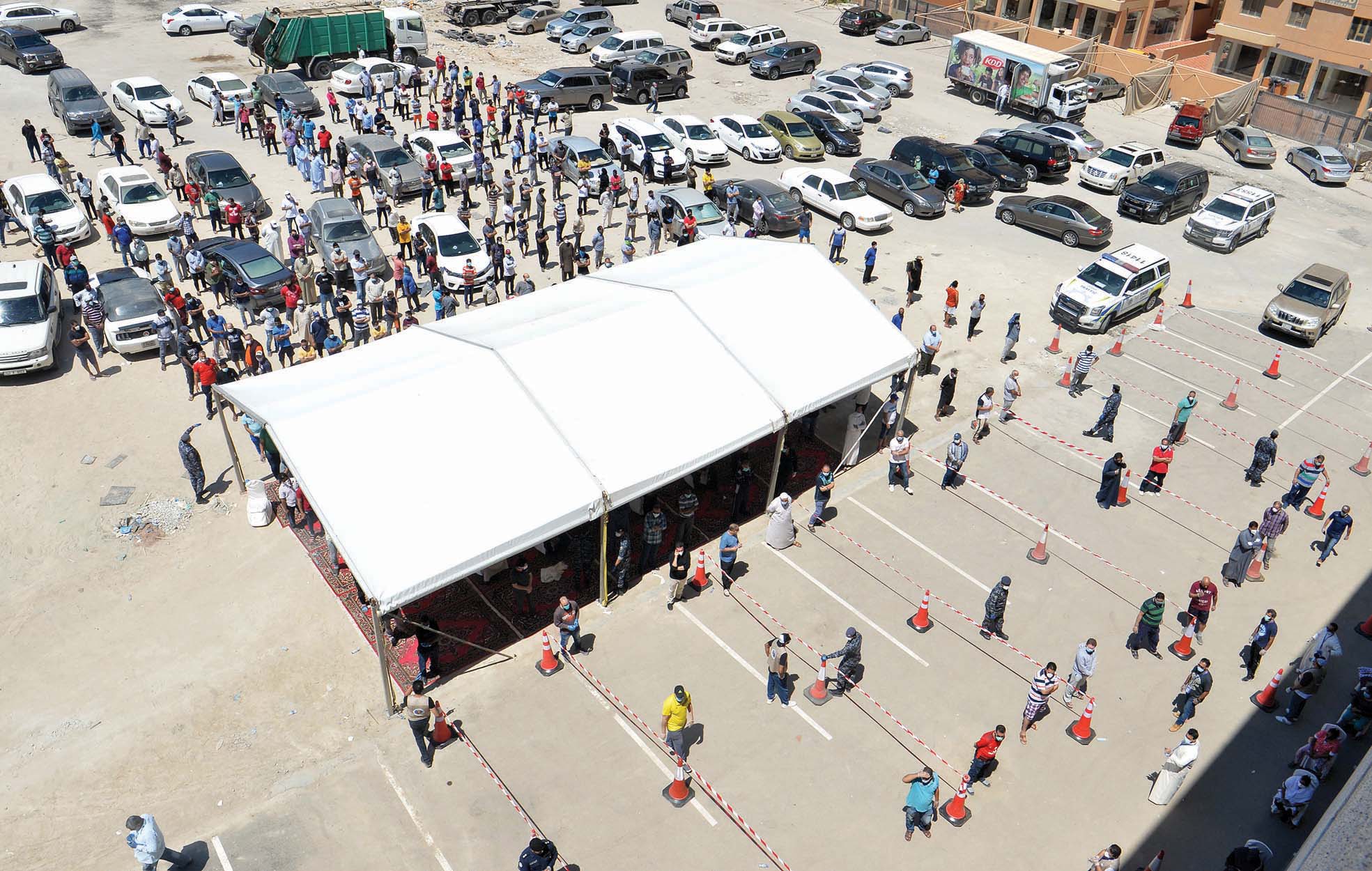 حضور كثيف أمام فرع الجمعية الجديد في المهبولة