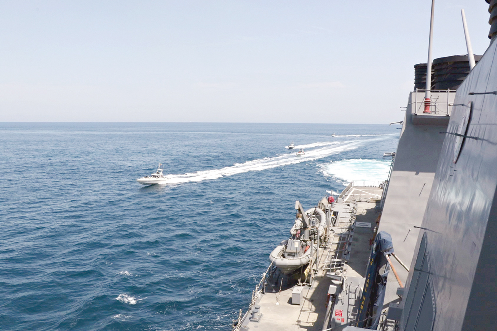 u0632u0648u0627u0631u0642 u062au0627u0628u0639u0629 u0644u0644u062du0631u0633 u0627u0644u062bu0648u0631u064a u062eu0644u0627u0644 u0645u0646u0627u0648u0631u0629 u00abu0627u0633u062au0641u0632u0627u0632u064au0629u00bb u0642u0631u0628 u0633u0641u0646 u062du0631u0628u064au0629 u0623u0645u064au0631u0643u064au0629 u0641u064a u0627u0644u062eu0644u064au062ct (u0631u0648u064au062au0631u0632)