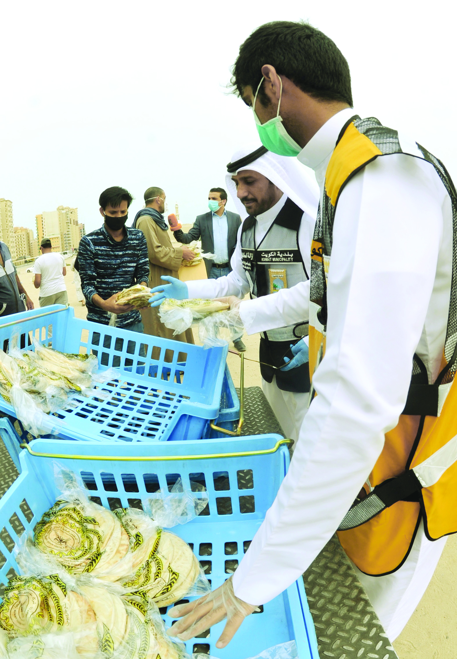 جانب من عملية التوزيع