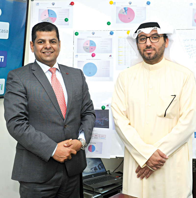 وكيل الوزارة والزميل رضا السناري في جانب من الجولة