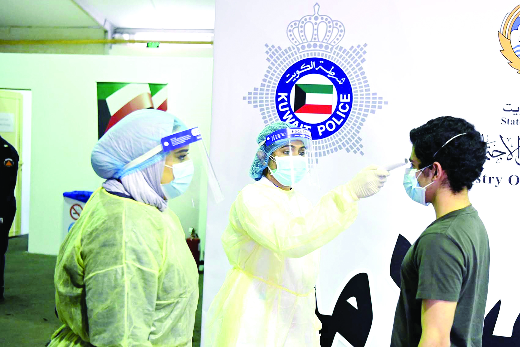 بداية الفحص الطبي للقادمين