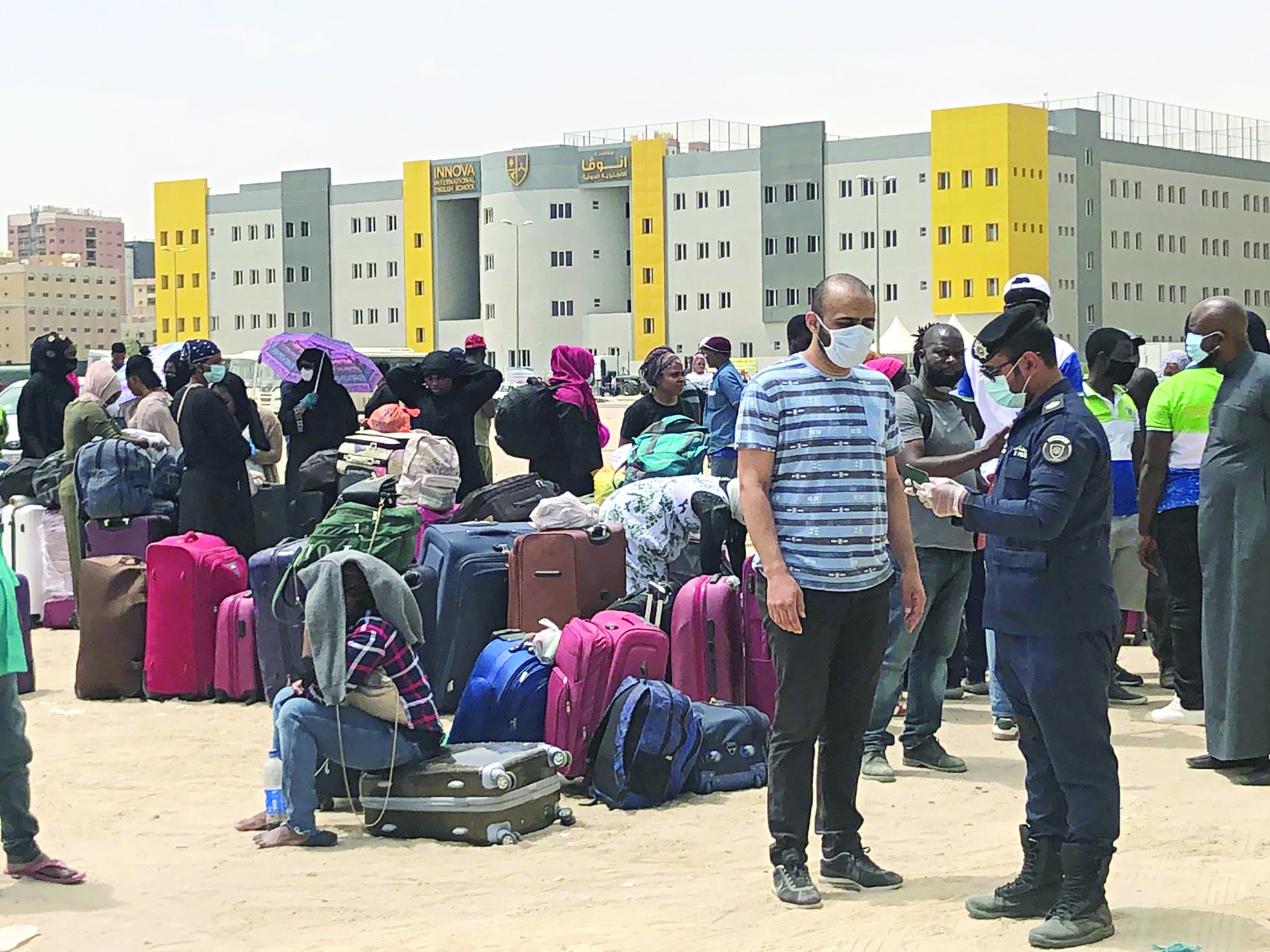 u062cu0627u0646u0628 u0645u0646 u0641u0631u0632 u0627u0644u0639u0645u0627u0644 u0627u0644u0623u0641u0627u0631u0642u0629 u062au0645u0647u064au062fu0627u064b u0644u0646u0642u0644u0647u0645