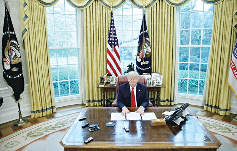 u062au0631u0627u0645u0628 u064au0646u0638u0631 u0625u0644u0649 u0623u0648u0631u0627u0642u0647 u0627u0644u0645u0648u062cu0632u0629 u0648u0647u0648 u064au062cu064au0628 u0639u0646 u0623u0633u0626u0644u0629 u00abu0631u0648u064au062au0631u0632u00bb u0641u064a u0627u0644u0645u0643u062au0628 u0627u0644u0628u064au0636u0627u0648u064a 