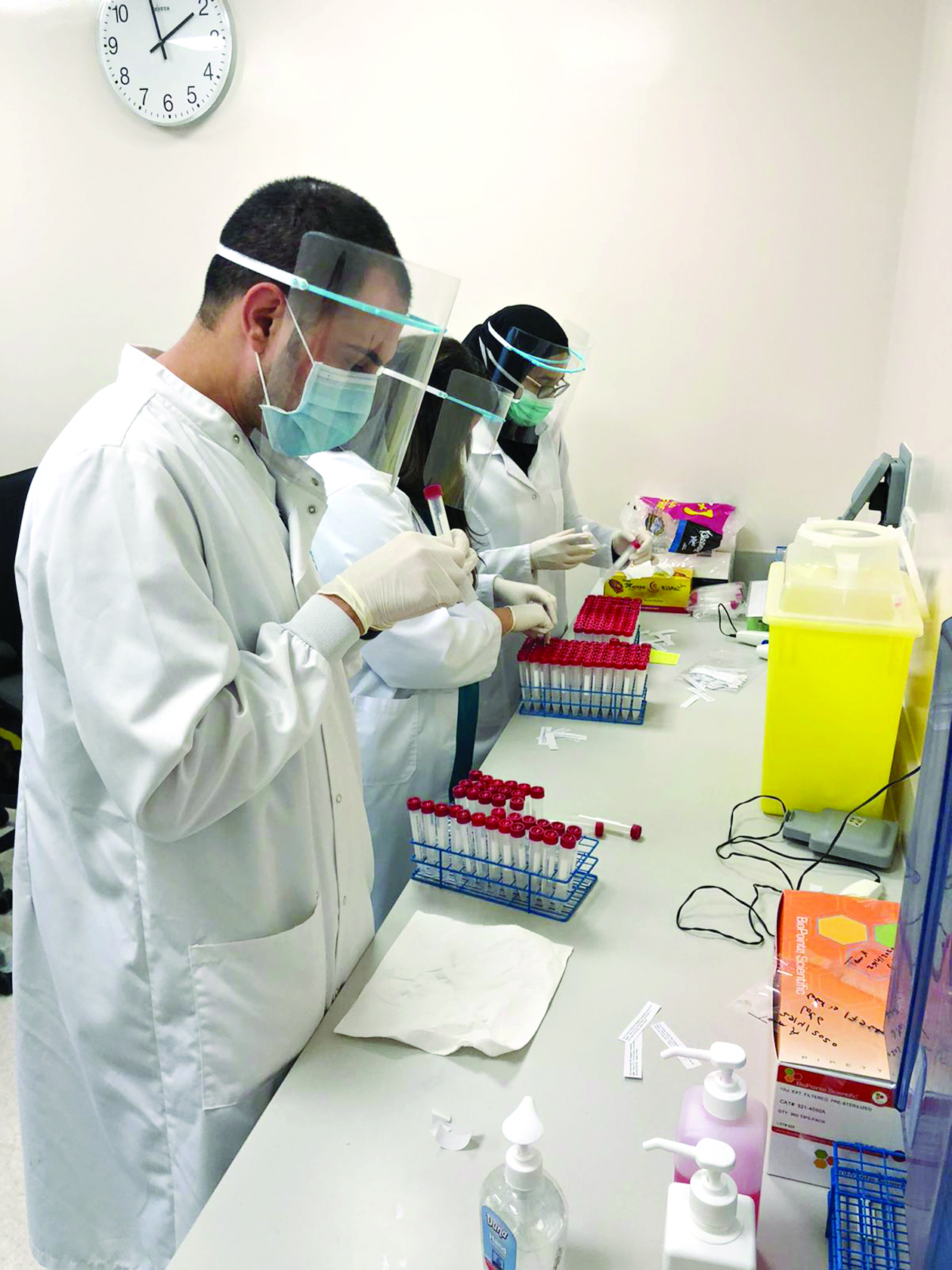 فريق العمل في المختبر 