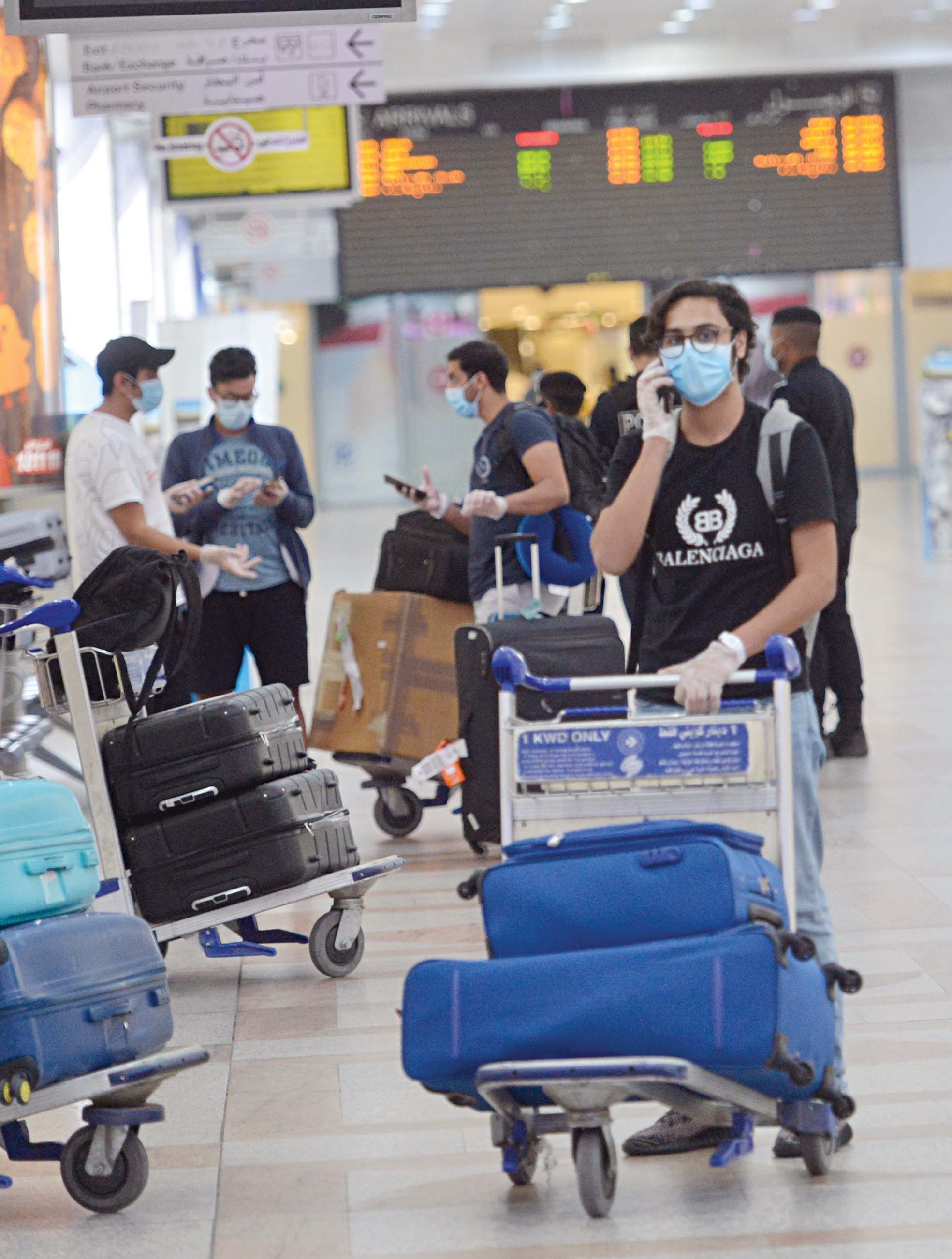 طمأنة الأهل هاتفياً بالوصول