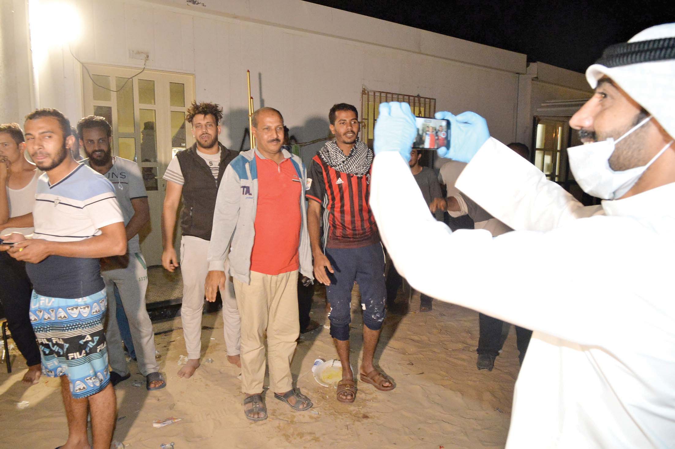 الزميل نايف كريم يوثّق زيارته بهاتفه