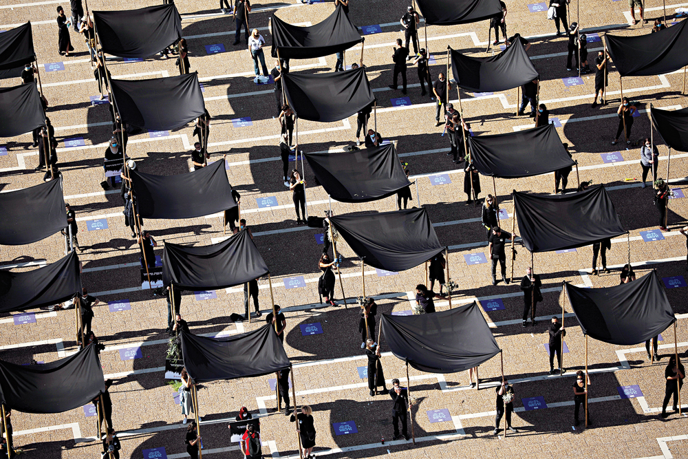  u0627u062du062au062cu0627u062c u0628u0627u0644u0645u0638u0644u0627u062a u0627u0644u0633u0648u062fu0627u0621 u0639u0644u0649 u062eu0633u0627u0626u0631 u00abu0643u0648u0631u0648u0646u0627u00bb u0627u0644u0627u0642u062au0635u0627u062fu064au0629 u0641u064a u062au0644 u0623u0628u064au0628t (u0631u0648u064au062au0631u0632) 