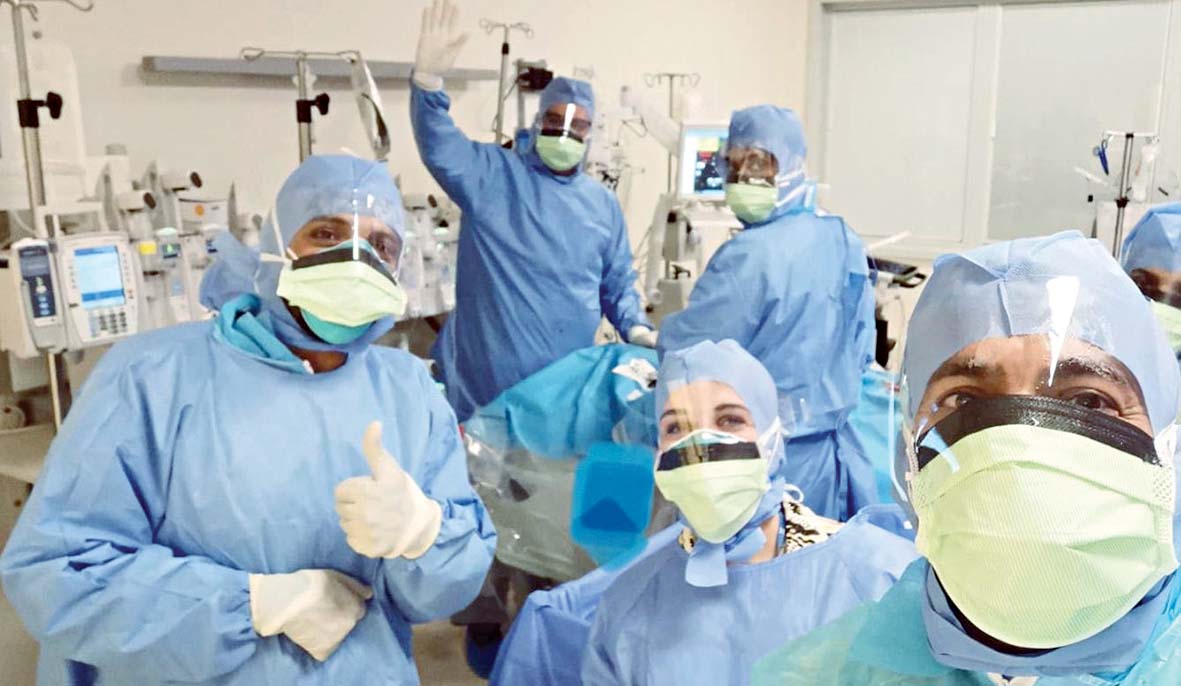 عبدالرحمن الفارس مع الفريق... وسعادة بشفاء إحدى الحالات