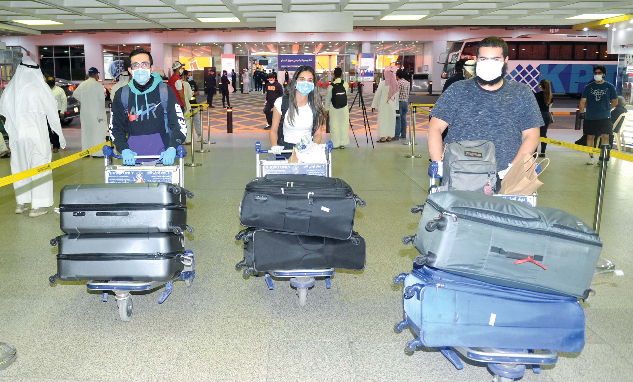 عائدون إلى الوطن