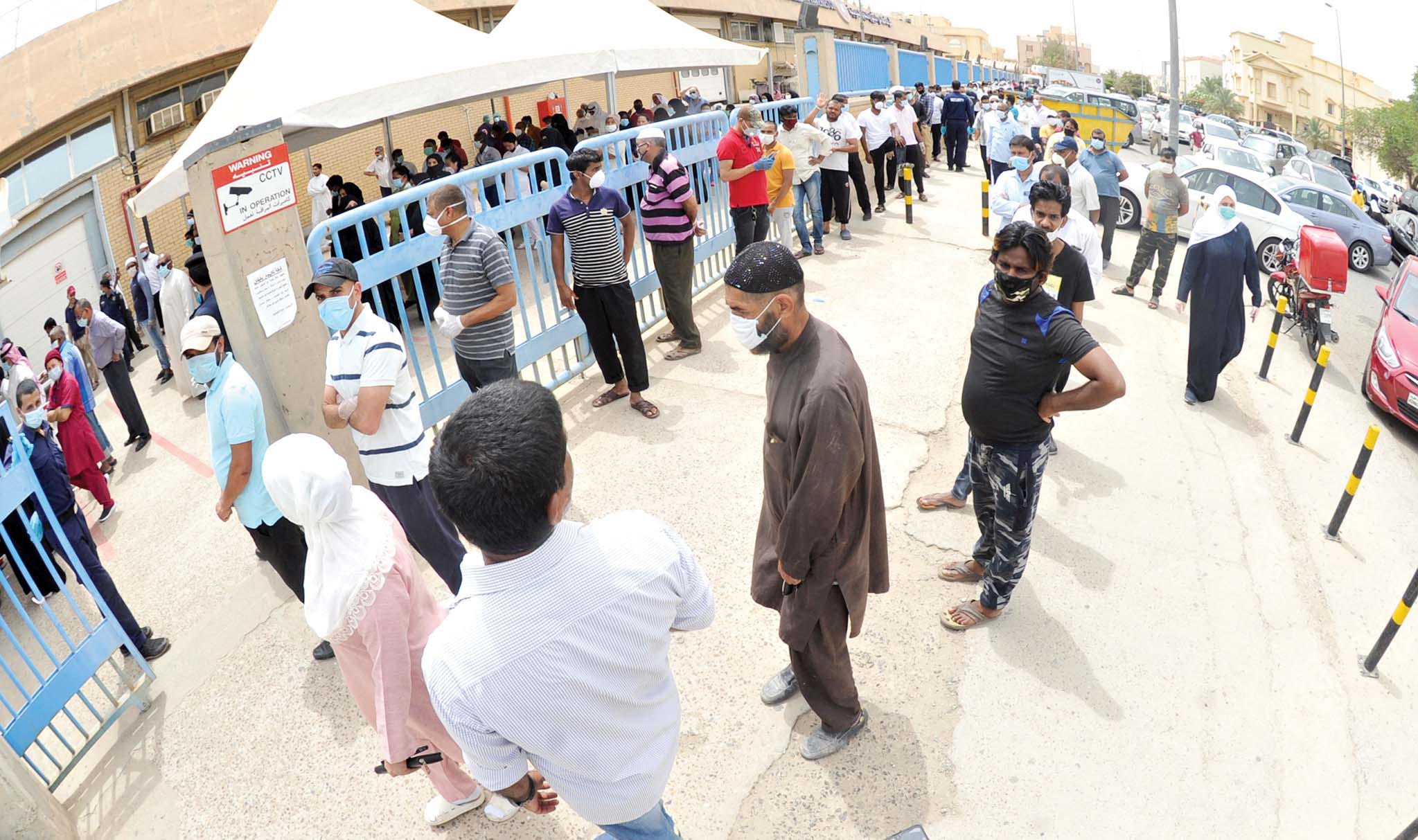 ازدحام أمام مخبز كيفان