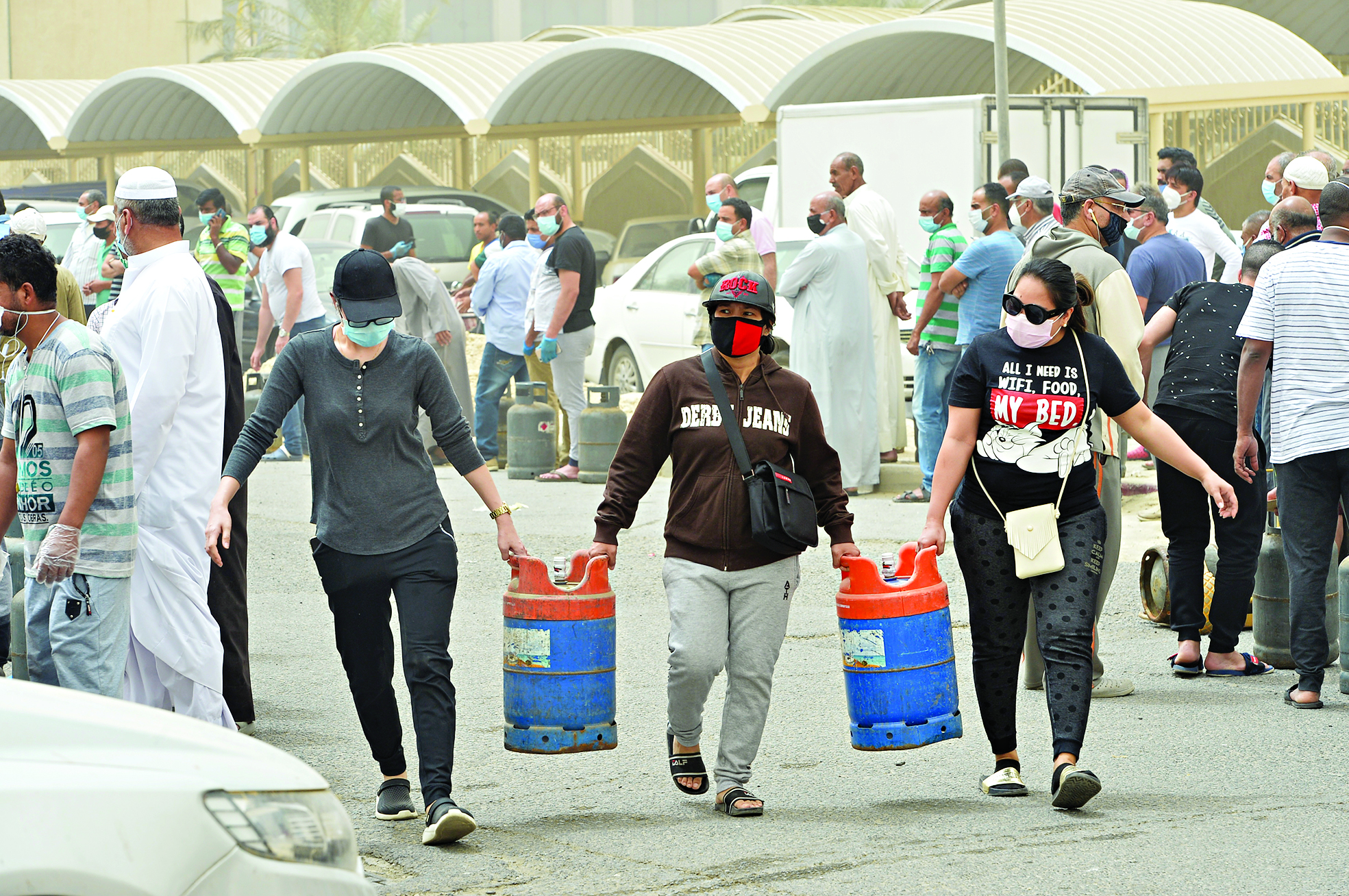 ثلاثة لحمل أسطوانتين