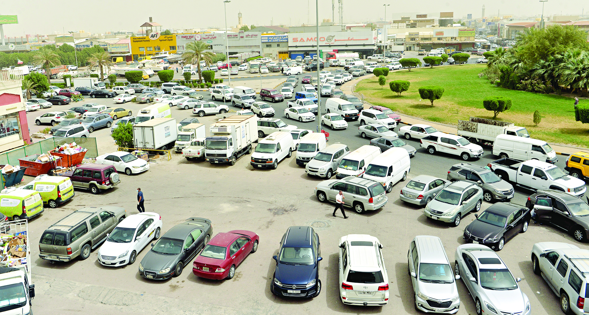 زحام وسيارات في كل اتجاه	(تصوير نايف العقلة)