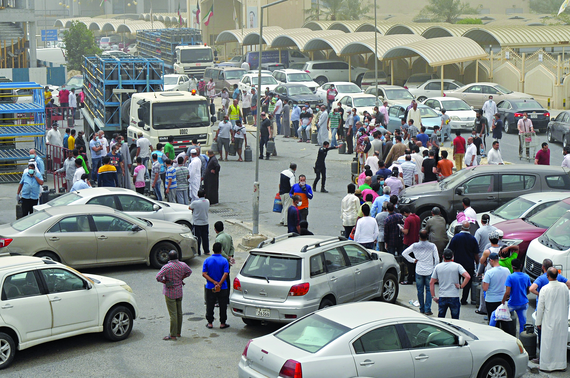 طابور لتبديل أسطوانات الغاز