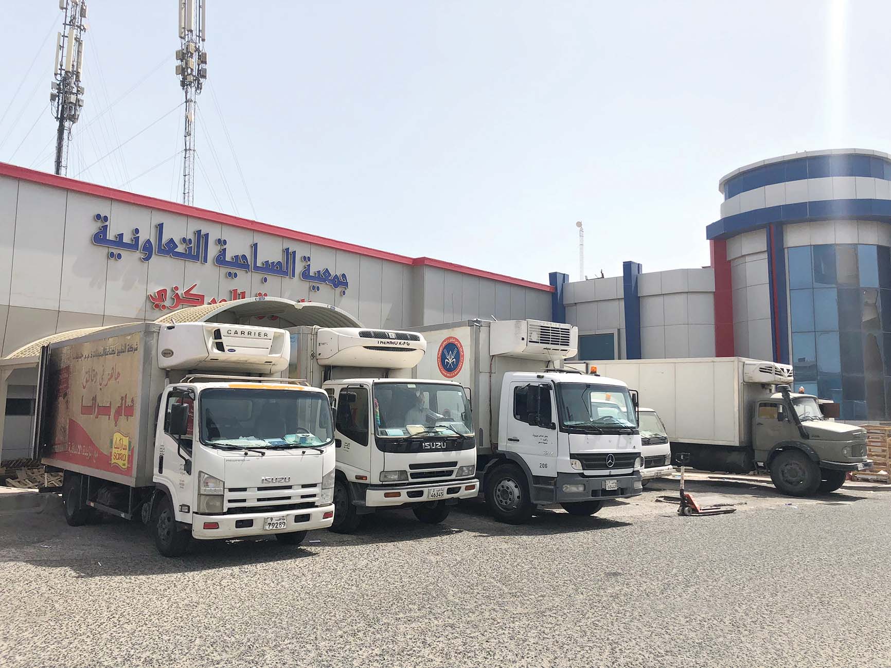 شاحنات الأغذية مستمرة في التوريد للجمعيات 