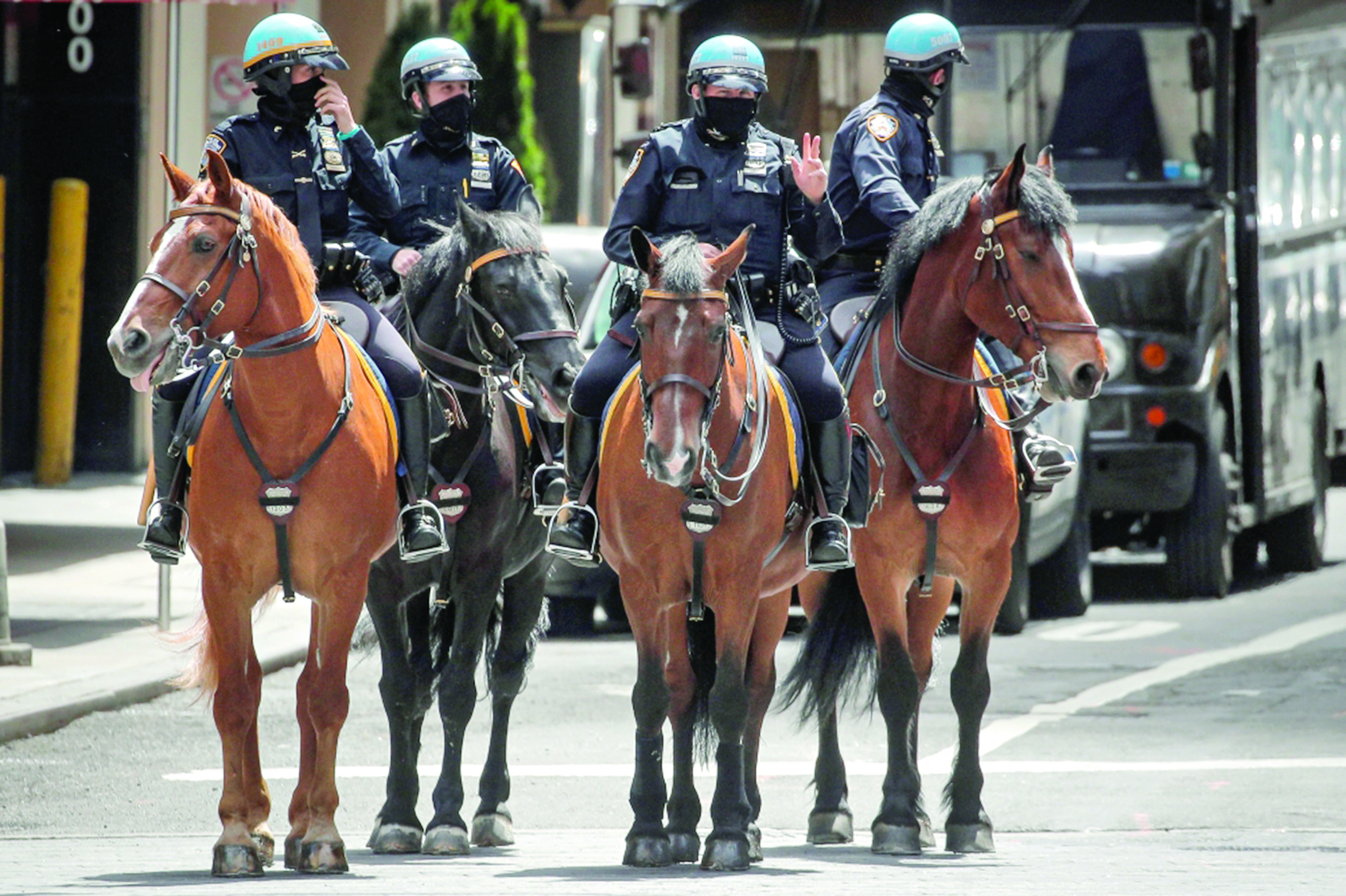 u0639u0646u0627u0635u0631 u0645u0646 u062eu064au0627u0644u0629 u0634u0631u0637u0629 u0646u064au0648u064au0648u0631u0643 u0623u062bu0646u0627u0621 u062fu0648u0631u064au0629 u0641u064a u0645u064au062fu0627u0646 u062au0627u064au0645u0632 u0633u0643u0648u064au0631t(u0631u0648u064au062au0631u0632)