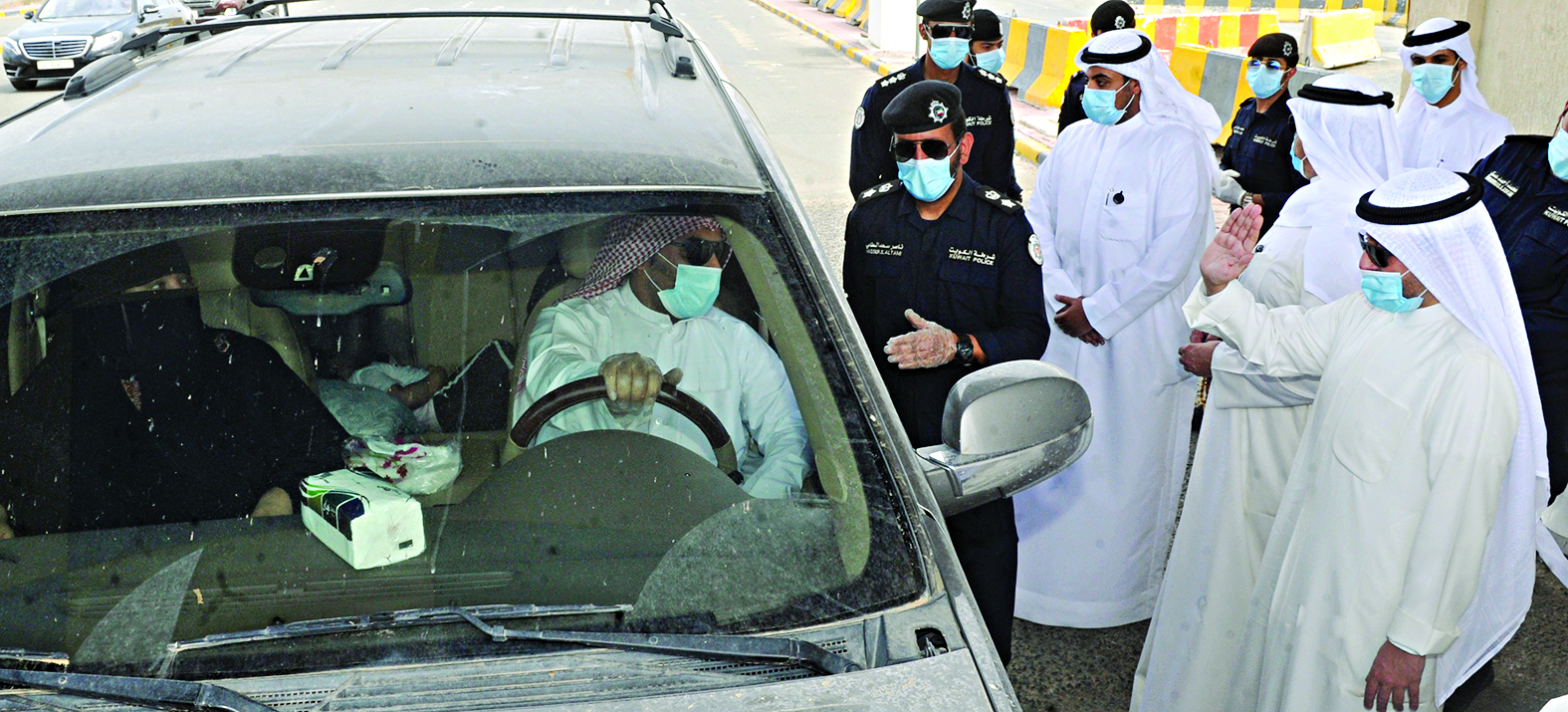 الوزير مرحبا بعائلة قادمة        	                 (تصوير سعود سالم)