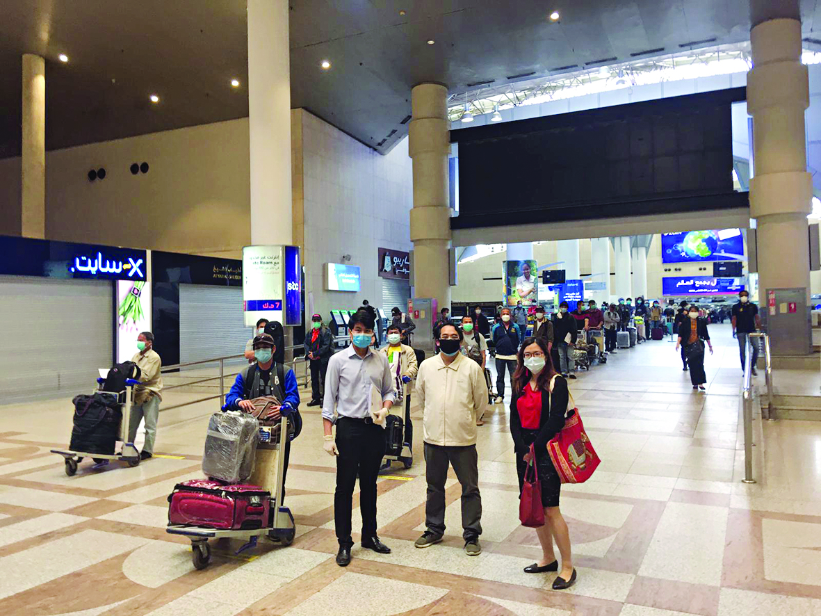 u0627u0644u0645u0642u064au0645u0648u0646 u0627u0644u062au0627u064au0644u0646u062fu064au0648u0646 u0628u0645u0637u0627u0631 u0627u0644u0643u0648u064au062a u0642u0628u0644 u0645u063au0627u062fu0631u062au0647u0645 u0625u0644u0649 u0628u0644u0627u062fu0647u0645 