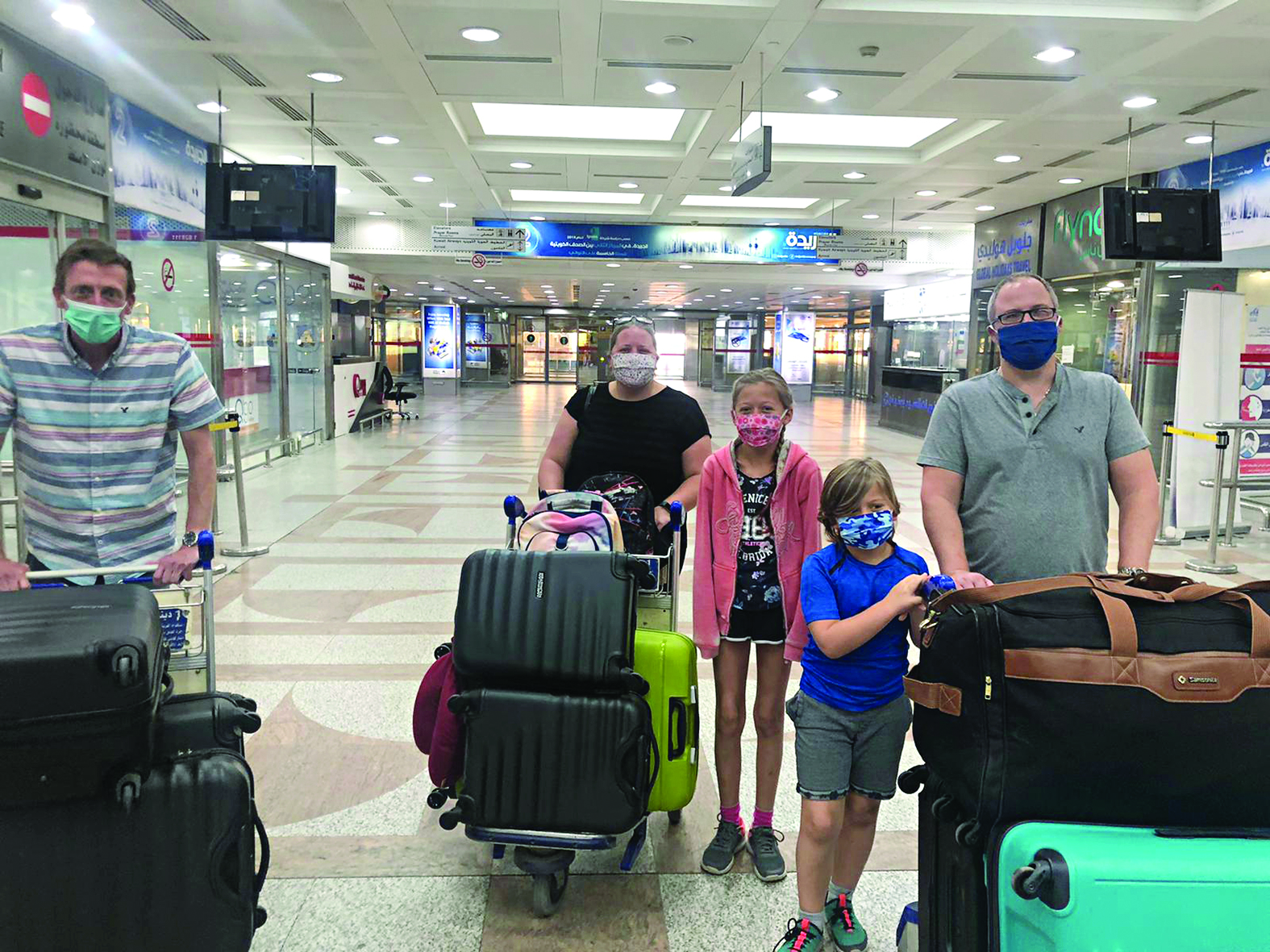 u0645u063au0627u062fu0631u0648u0646 u0623u0648u0631u0648u0628u064au0648u0646 u0628u0645u0637u0627u0631 u0627u0644u0643u0648u064au062a u0625u0644u0649 u0628u0644u0627u062fu0647u0645