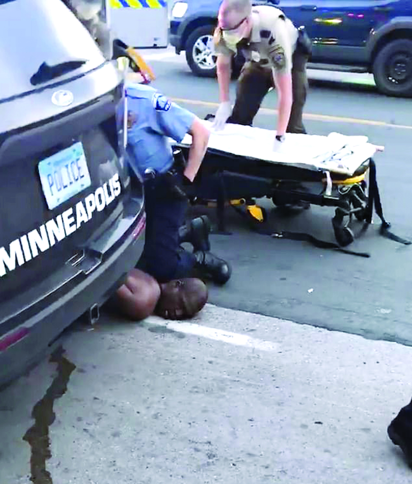 u0627u0644u0634u0631u0637u064a u064au062cu062bu0648 u0628u0631u0643u0628u062au0647 u0641u0648u0642 u0639u0646u0642 u0627u0644u0636u062du064au0629 