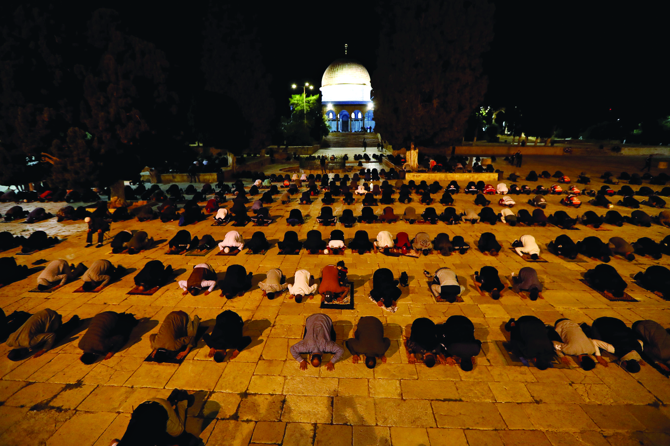 u0641u0644u0633u0637u064au0646u064au0648u0646 u064au0635u0644u0648u0646 u0627u0644u0641u062cu0631 u0641u064a u0628u0627u062du0627u062a u0627u0644u0645u0633u062cu062f u0627u0644u0623u0642u0635u0649 u0623u0645u0633     t                  (u0623 u0641 u0628)