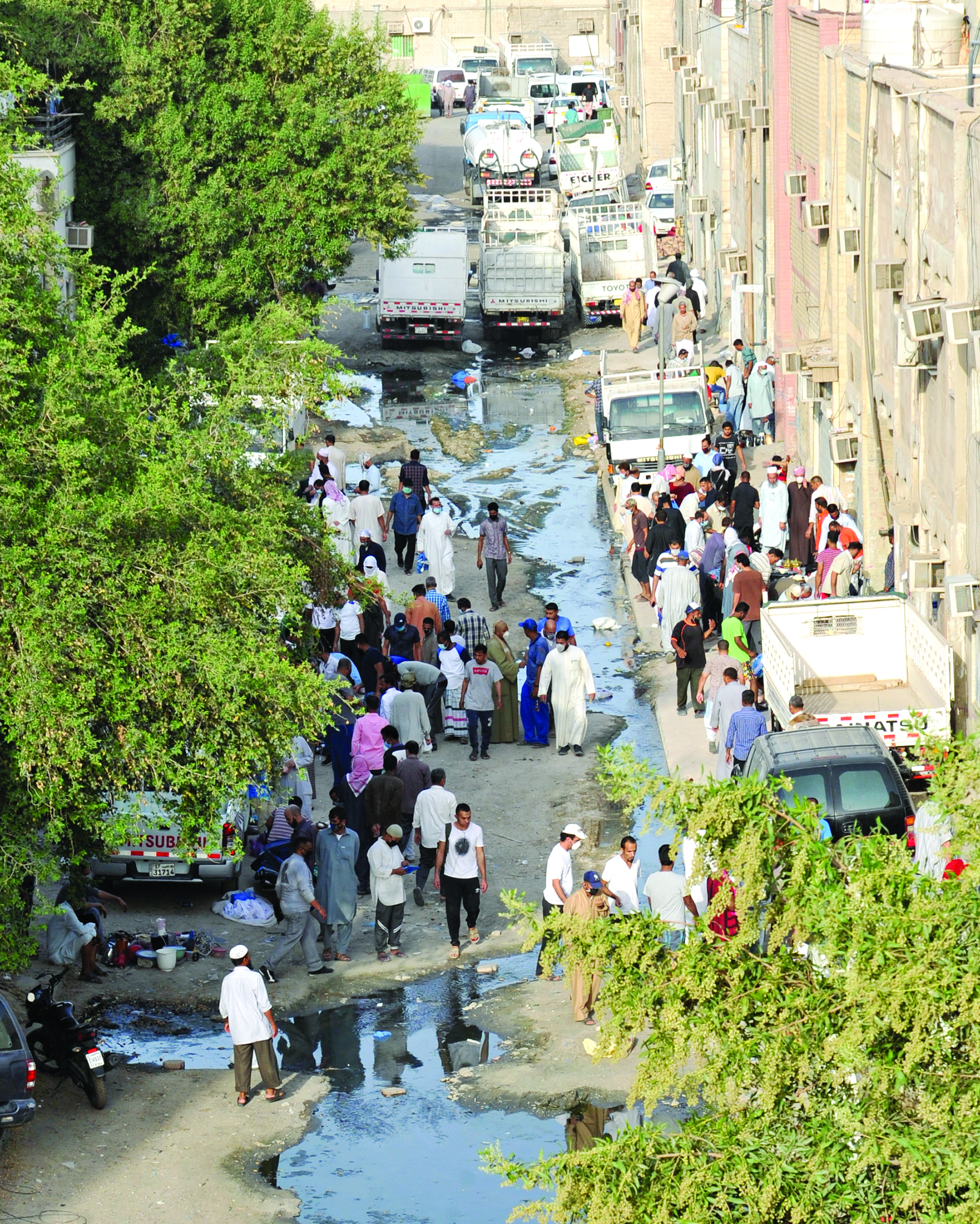 سوق الحرامية عاد للعمل     	    (تصوير سعود سالم) 