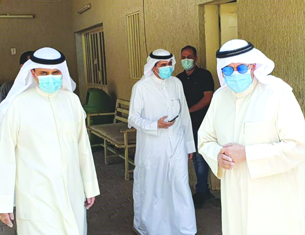 الجاسم والمنفوحي خلال الجولة في منطقة حولّي