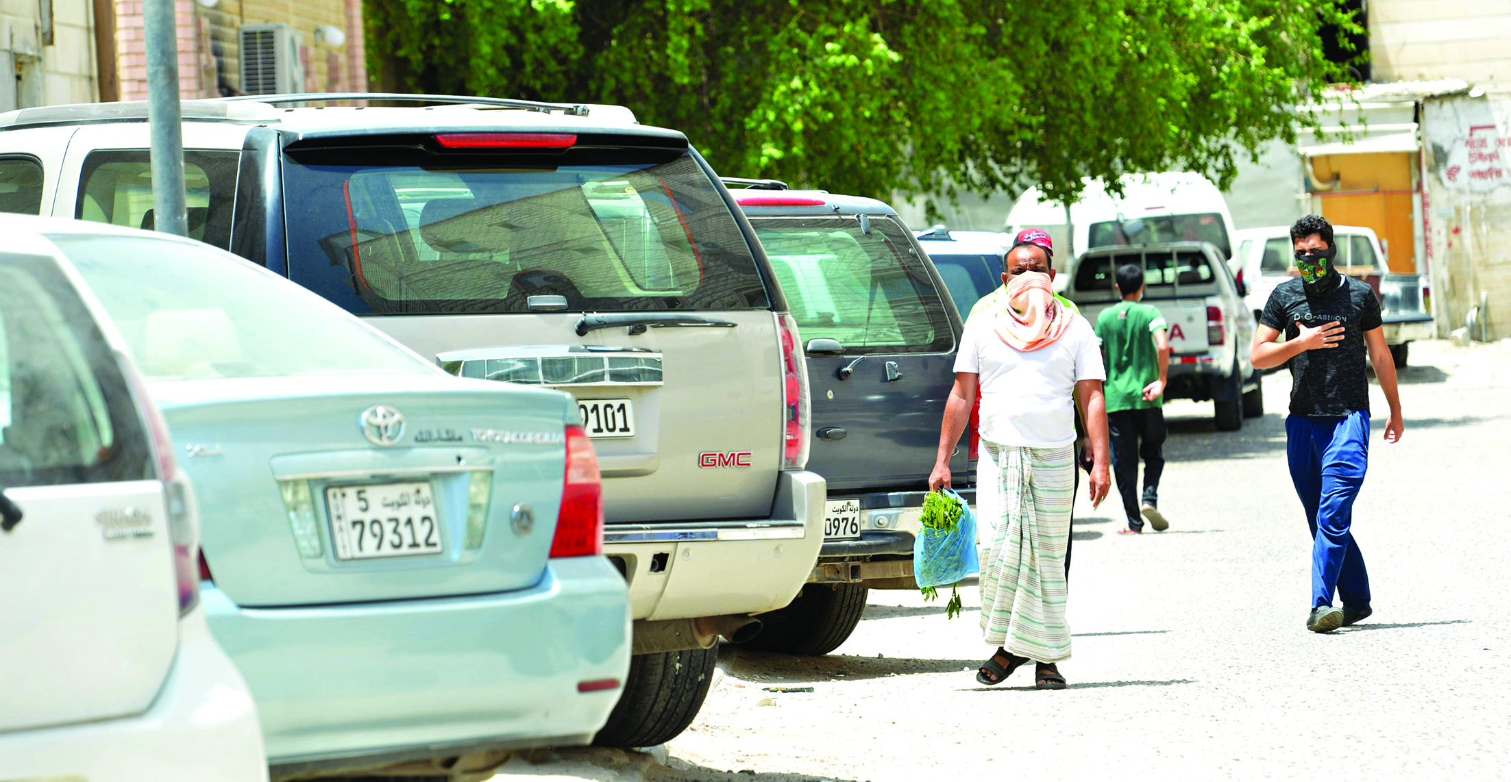 البعض يعيش على الكفاف