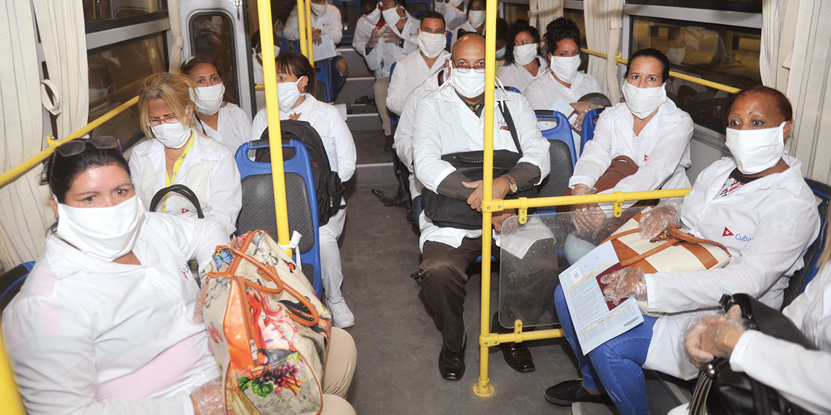 ... وفي الحافلات إلى مقر الإقامة