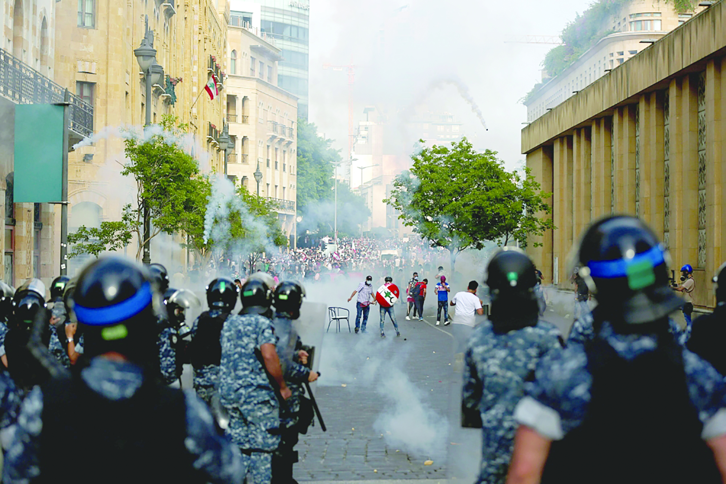 u0634u0631u0637u0629 u0645u0643u0627u0641u062du0629 u0627u0644u0634u063au0628 u062au0648u0627u062cu0647 u0645u062au0638u0627u0647u0631u064au0646 u0641u064a u0648u0633u0637 u0628u064au0631u0648u062a u0623u0645u0633t (u0623 u0641 u0628)