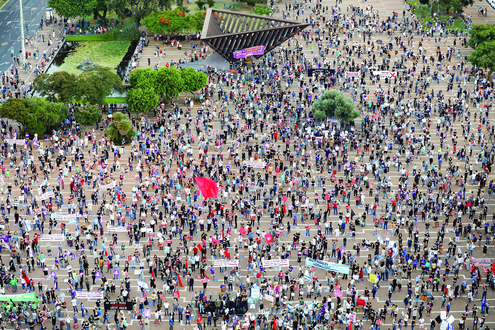 u062au0638u0627u0647u0631u0629 u0636u062f u00abu0627u0644u0636u0645u00bb u0641u064a u062au0644 u0623u0628u064au0628 t(u0631u0648u064au062au0631u0632)