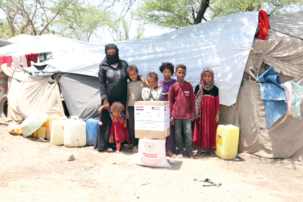 توزيع المعونات على المخيمات