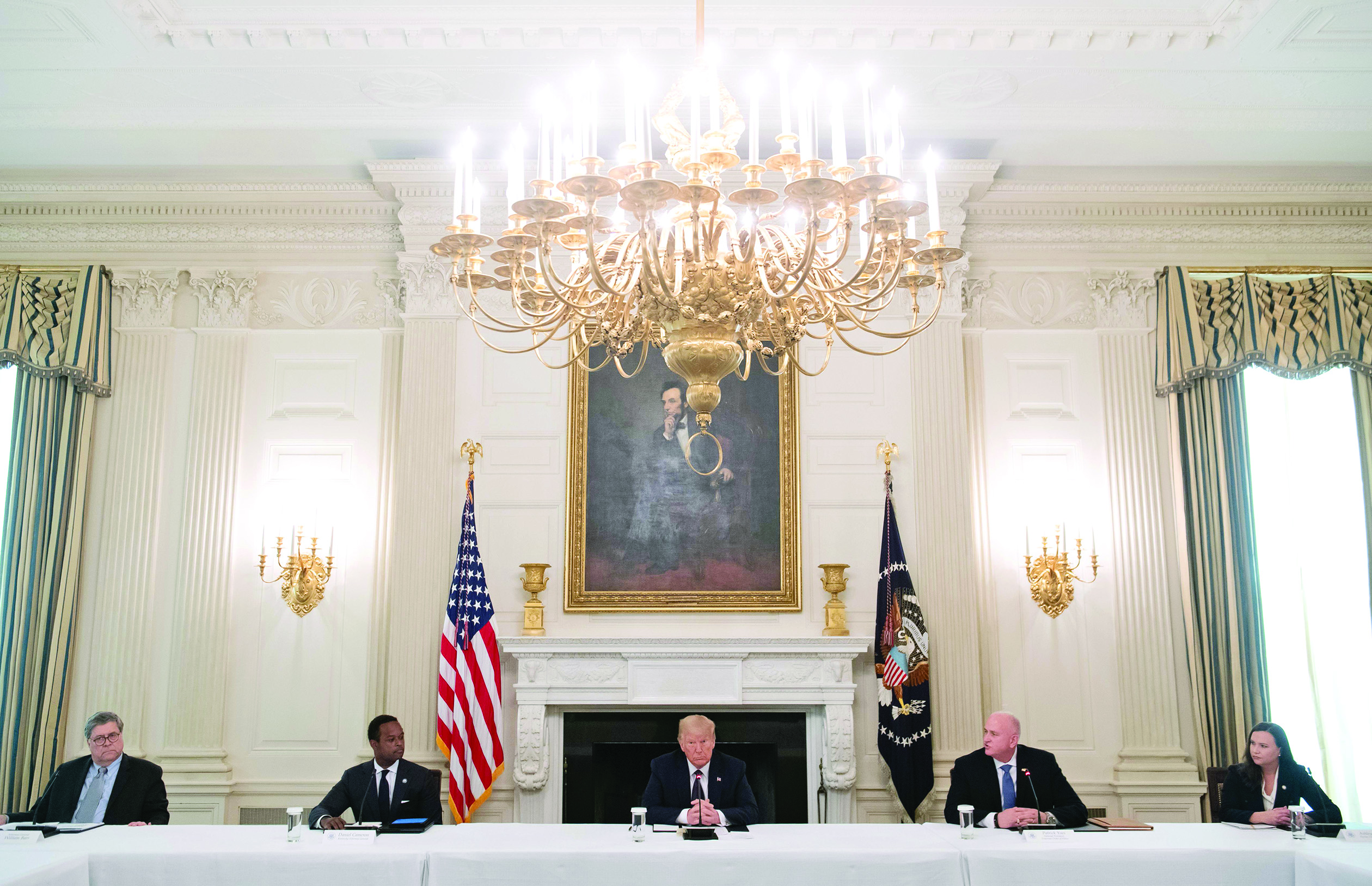 u062au0631u0627u0645u0628 u062eu0644u0627u0644 u0627u062cu062au0645u0627u0639 u0645u0639 u0645u0633u0624u0648u0644u064a u0625u0646u0641u0627u0630 u0627u0644u0642u0627u0646u0648u0646 u0641u064a u0627u0644u0628u064au062a u0627u0644u0623u0628u064au0636 u0623u0648u0644 u0645u0646 u0623u0645u0633                       t         (u0623 u0641 u0628)