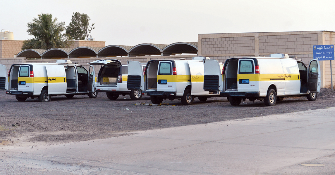 u0633u064au0627u0631u0627u062a u0627u0644u062cu0646u0627u0626u0632 u0623u0645u0627u0645 u0645u0642u0628u0631u0629 u0627u0644u062cu0647u0631u0627u0621 t(u062au0635u0648u064au0631 u0646u0627u064au0641 u0627u0644u0639u0642u0644u0629)