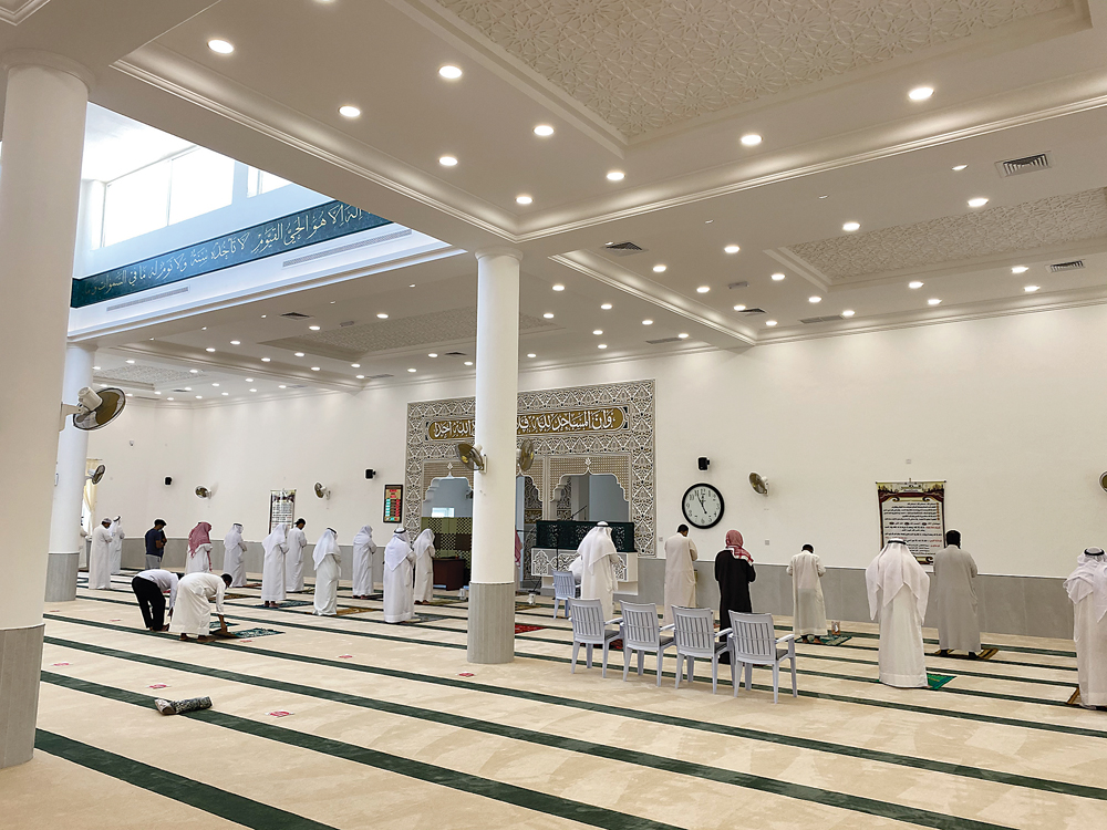 المصلون في مسجد سبيكة الفارس بالصليبخات