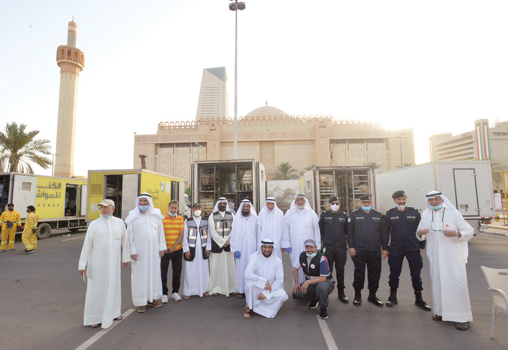 ممثلو الجمعيات الخيرية ورجال الداخلية	